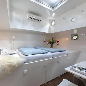 Houseboat Volle Maan Alojamento de Acomodação e Pequeno-almoço Amesterdão