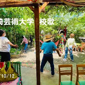 ゲストハウス ゲストハウスとカフェと庭　釜ヶ崎芸術大学 大阪市